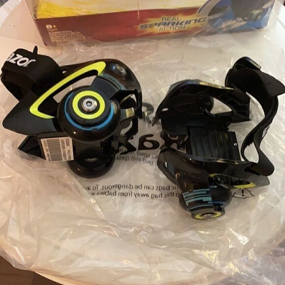 Razor-Jetts/Heel Wheels. Real sparking action. Only worn as a try on in house. - Picture 4 of 9